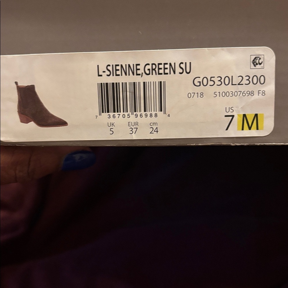 Franco Sarto Sager suede pointed-toe ankle bootie in Sienna Green. Size 7 - Picture 8 of 8